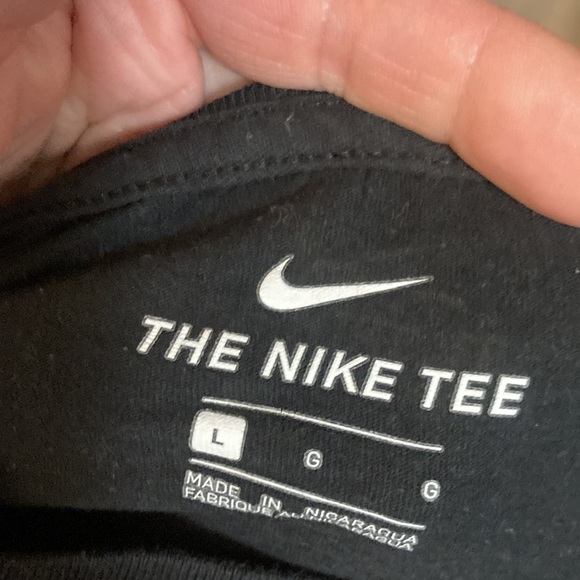 Nike black with red square on it - Picture 4 of 4